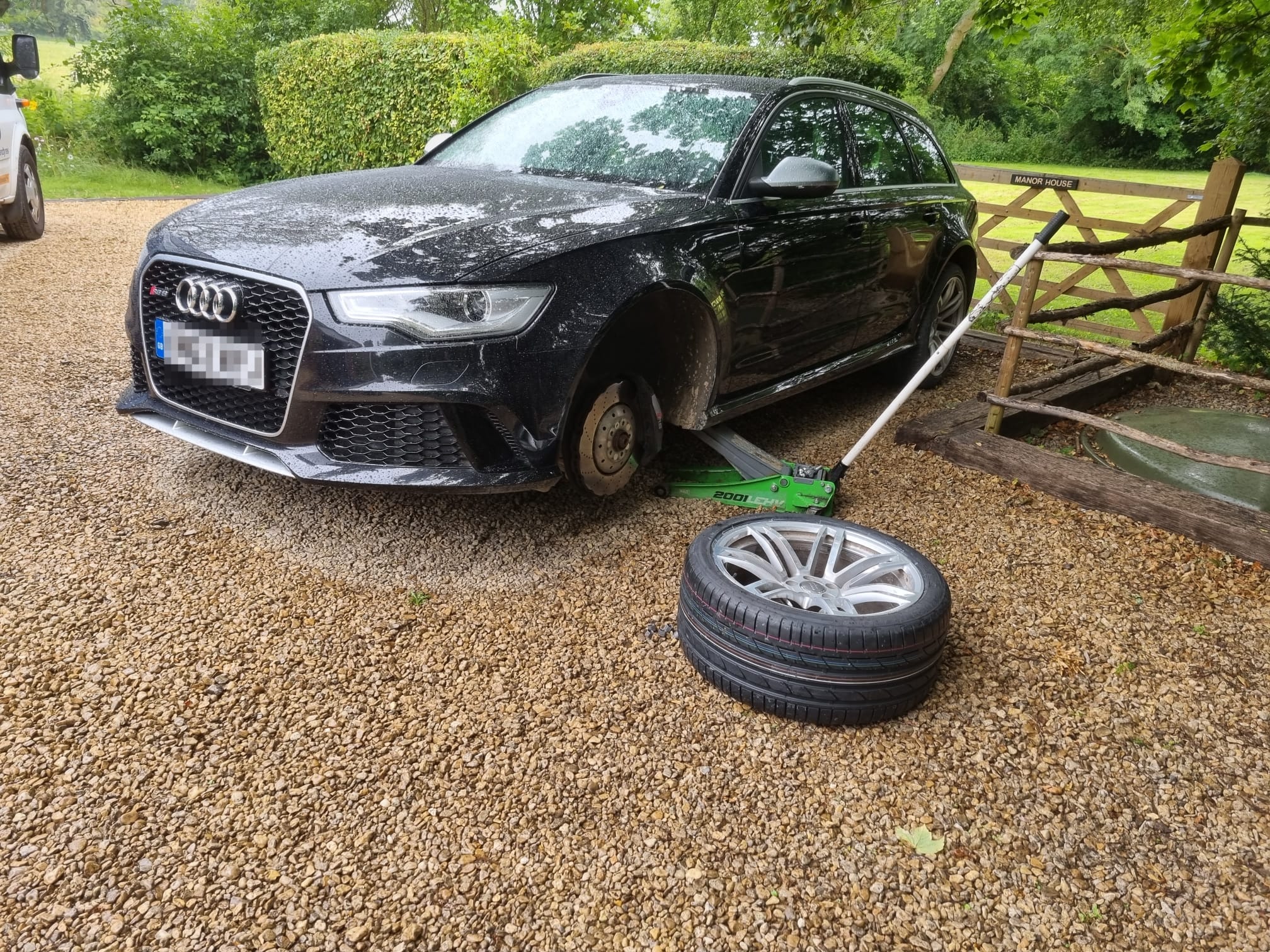Mobile tyre fitting at home